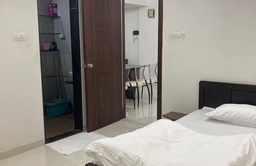 Pune Wohnung | Secluded 2BHK in Prime Central Pune :Your Second home