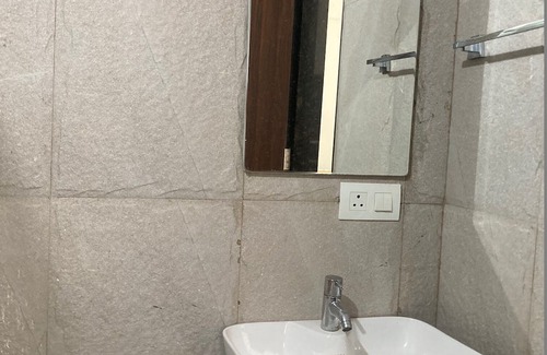 Pune Wohnung | Secluded 2BHK in Prime Central Pune :Your Second home