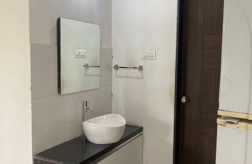 Pune Wohnung | Secluded 2BHK in Prime Central Pune :Your Second home