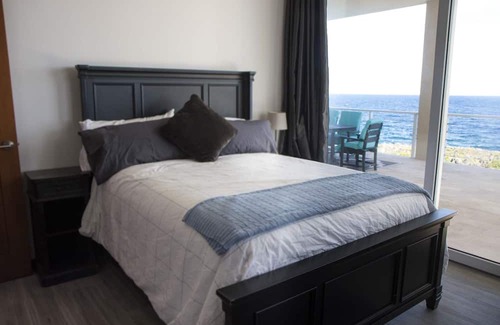Bouvet Island Haus | Stunning 3 bdrm oceanfront home w/ Infinity Pool in exclusive Lighthouse Estates