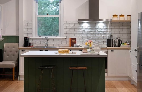 Clunes Haus | Trembath - Pet Friendly Restored Cottage in Clunes