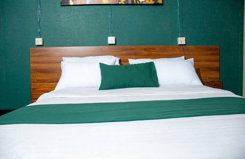 Shabab Hütte | Starry Nights Cottage -2 minutes to the Mall and 4 minutes from Nakuru Town!