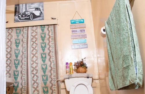 Shabab Hütte | Starry Nights Cottage -2 minutes to the Mall and 4 minutes from Nakuru Town!