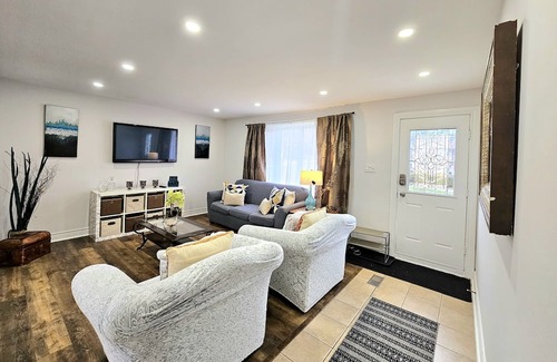 Bradford Haus | Beautiful & Central 3 BR home in Bradford