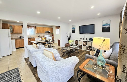 Bradford Haus | Beautiful & Central 3 BR home in Bradford