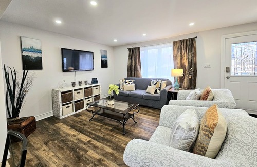 Bradford Haus | Beautiful & Central 3 BR home in Bradford