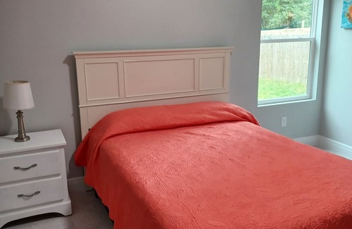 Summerfield Haus | 3 Miles to Villages/Near Lake Weir/Fishing/Boating. Brand New Custom Family home