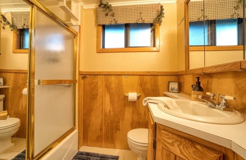 Island Park Kabine | Cozy Bear Cabin | Sleeps 8 | Close to River | 33 miles to YNP