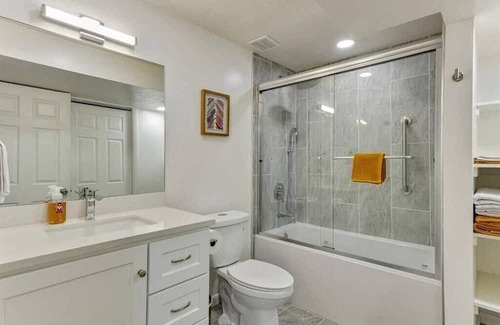 Sandy Haus | Canyon Cottage | Sandy | 2 bd 1 ba | Workspace