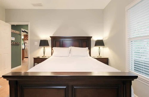 Westside Hütte | Cozy Midtown Atlanta Cottage