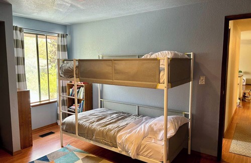 Pullman Haus | Comfortable Family Home in Pullman