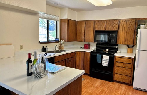 Pullman Haus | Comfortable Family Home in Pullman