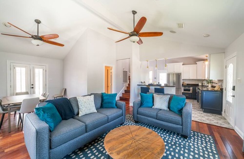 Chalmette Haus | 2 Story Cottage w/ heated pool and jacuzzi+bonfire