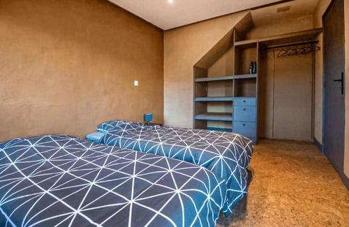 Marcoux Wohnung | This beautiful and modern vacation home welcomes you with a breathtaking mountain view.
