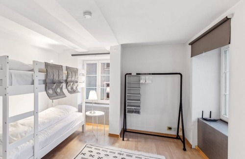 Dietikon District Wohnung | Bunkers' Nook: Your Shared Haven Awaits