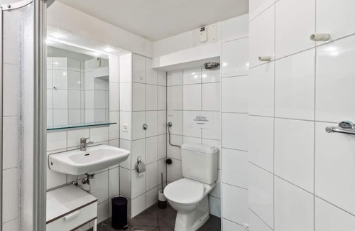 Dietikon District Wohnung | Bunkers' Nook: Your Shared Haven Awaits