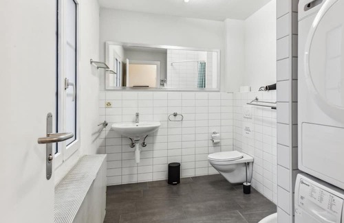 Dietikon District Wohnung | Bunkers' Nook: Your Shared Haven Awaits
