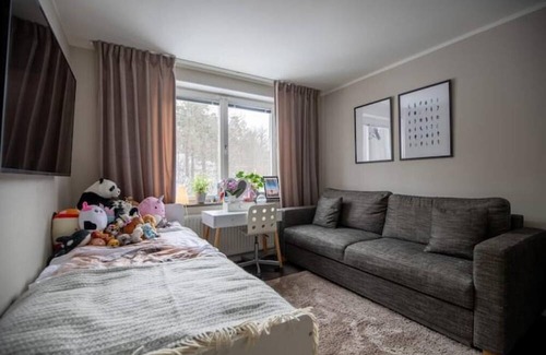 Kyrkviken Haus | Charming, spacious townhouse 10-15 mins from city