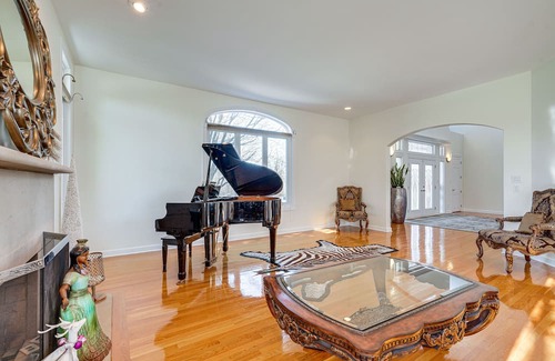 Mokena Haus | Stunning Mokena Home w/ Pool + Deck w/ Lake View!