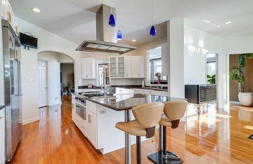 Mokena Haus | Stunning Mokena Home w/ Pool + Deck w/ Lake View!