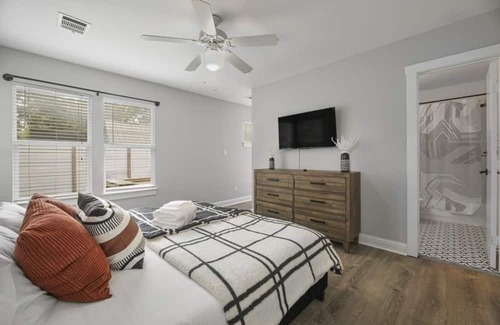 Old Enfield Haus | ROOMY RANCH: Local to SXSW, Austin City Limits & ATX Open