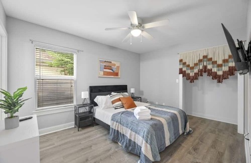 Old Enfield Haus | ROOMY RANCH: Local to SXSW, Austin City Limits & ATX Open