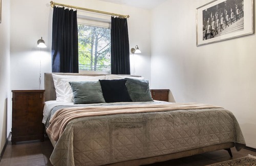 Taban Haus | 5 min walk to Buda castle, private patio and garden, detached garage, winefridge
