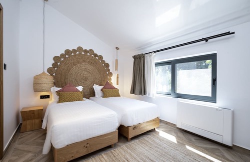 Paradisi Villa | Ra sto ni /’raston′ē/, n The art of doing nothing