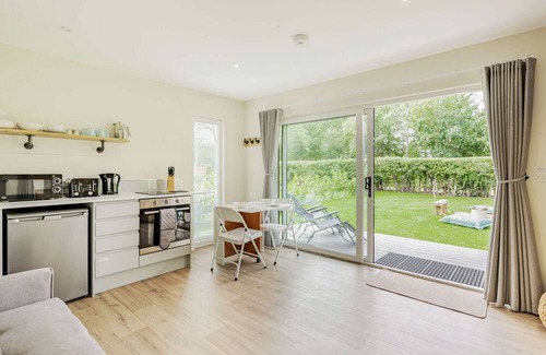 Toppesfield Kabine | Luxury City to Country Retreat Lodge with Hot Tub