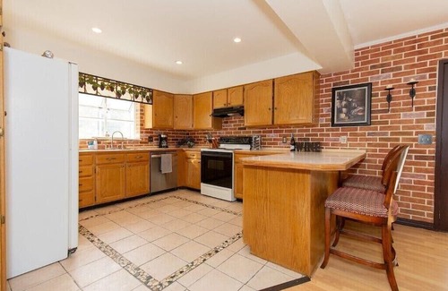 Sheridan Haus | Large Family Size Home Near Lakes, Rivers and Historical Attractions