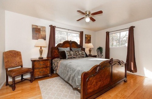 Sheridan Haus | Large Family Size Home Near Lakes, Rivers and Historical Attractions