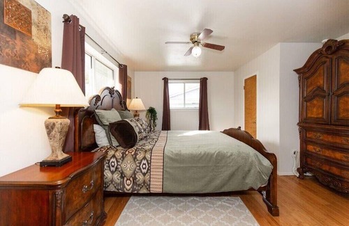 Sheridan Haus | Large Family Size Home Near Lakes, Rivers and Historical Attractions