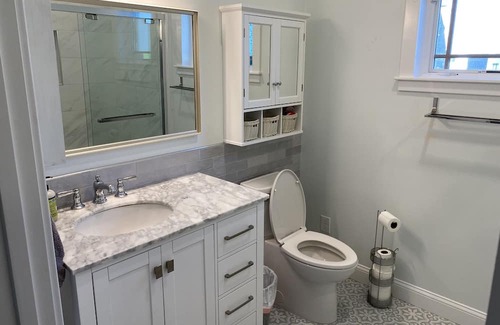 Needham Wohnung | Convenient Needham 1BR apartment near Hersey train stop with private parking