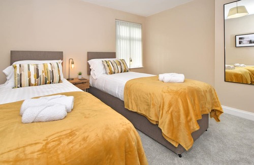 Burslem Haus | Mocha House: 2 Bedroom Sunny Vibes Retreat in Stoke!
