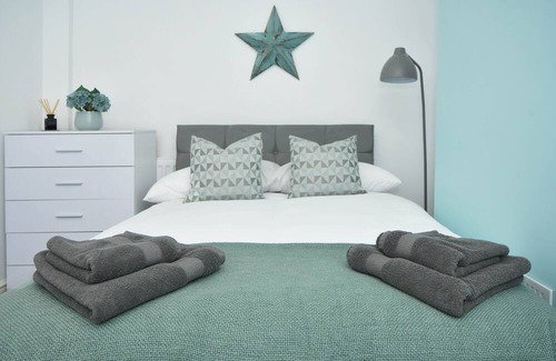 Stoke-on-Trent Haus | Sturgess House: Spacious and Stylish Escape in Stoke, Perfect for Long Stays!