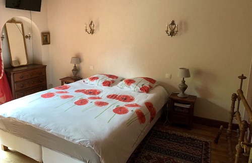 Cherisay Haus | Maison de Village du 18ème, Piscine Intérieure Chauffée & Sauna, Étang, 2h Paris