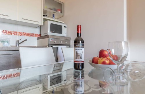 Villa Musone Wohnung | Cosy apartment for 4 people with WIFI, A/C, TV, terrace, pets allowed, panoramic view and parking