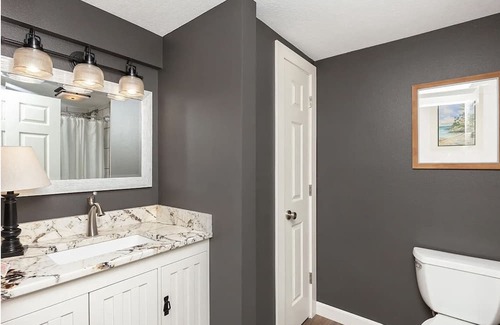 Boone Haus | Updated 5 Bedroom Ranch 7 minutes from Seven Oaks, 15 minutes from ISU Campus