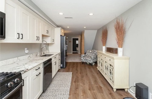 Boone Haus | Updated 5 Bedroom Ranch 7 minutes from Seven Oaks, 15 minutes from ISU Campus