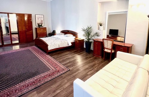 Baden Wohnung | Holiday Apartment "In Wienerwald Residenz" with Mountain View & Wi-Fi