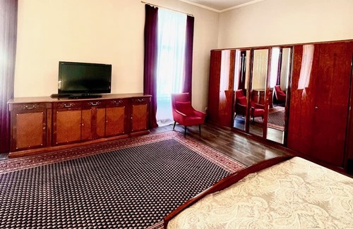 Baden Wohnung | Holiday Apartment "In Wienerwald Residenz" with Mountain View & Wi-Fi