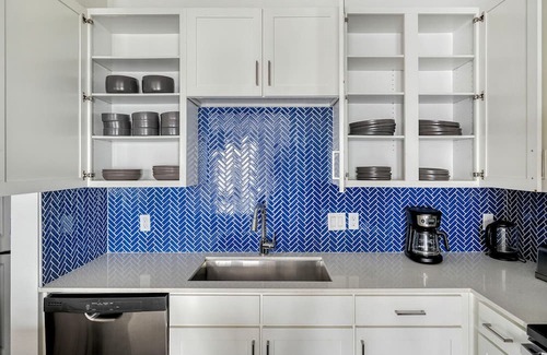 Govalle Wohnung | Stylish East Austin 2BR w/ Deck & W/D, nr Shops & Dining, by Blueground