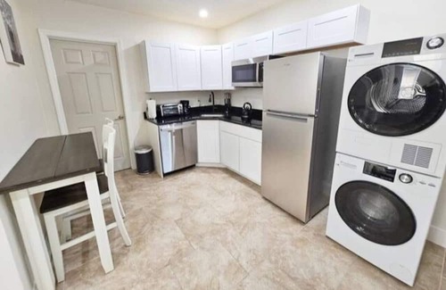Mattapan Wohnung | Newly Built Cozy 1-BR Lower-Unit Apt Near Downtown