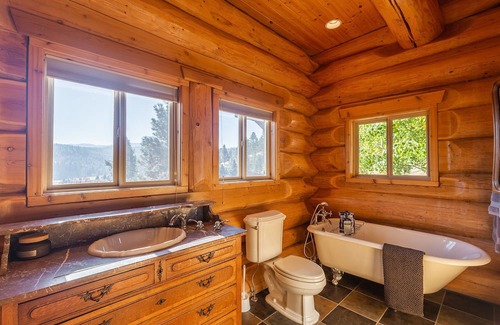 Garden Valley Kabine | Picturesque and Singular Cabin