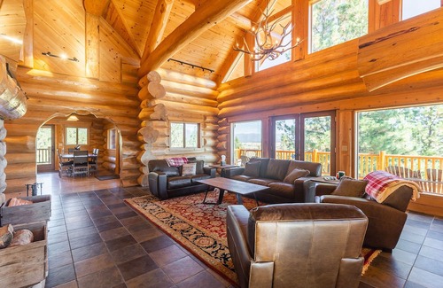 Garden Valley Kabine | Picturesque and Singular Cabin