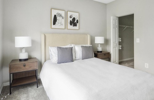 Sanford Wohnung | Modern Apartment in Prime Location (ID1276X306)