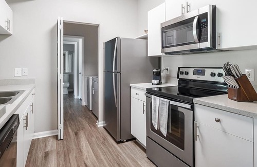 Sanford Wohnung | Modern Apartment in Prime Location (ID1276X306)