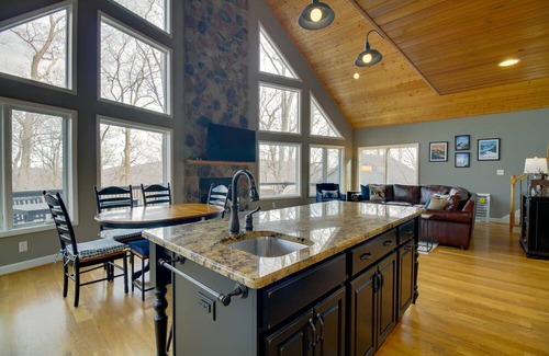 Pedlars Edge Hütte | Wintergreen Resort Home: Close to Slopes & Trails