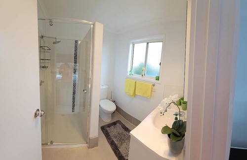 Coronet Bay Haus | Family friendly beaches, relaxing, do as much as you like or just chill out.