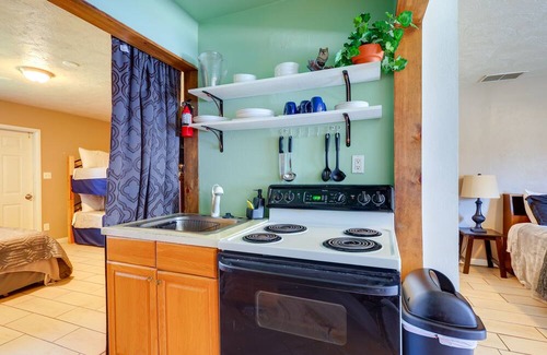 Shelley Wohnung | Unique Shelley Studio Stay w/ Shared Fire Pit!